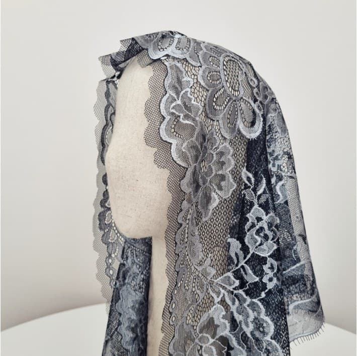 Cecilia Soft Black chapel veil
