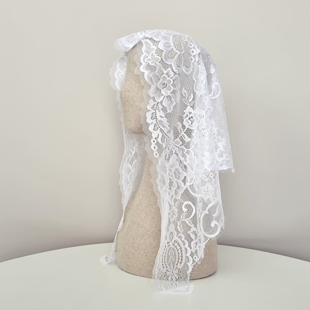 Cecilia White lace chapel veil